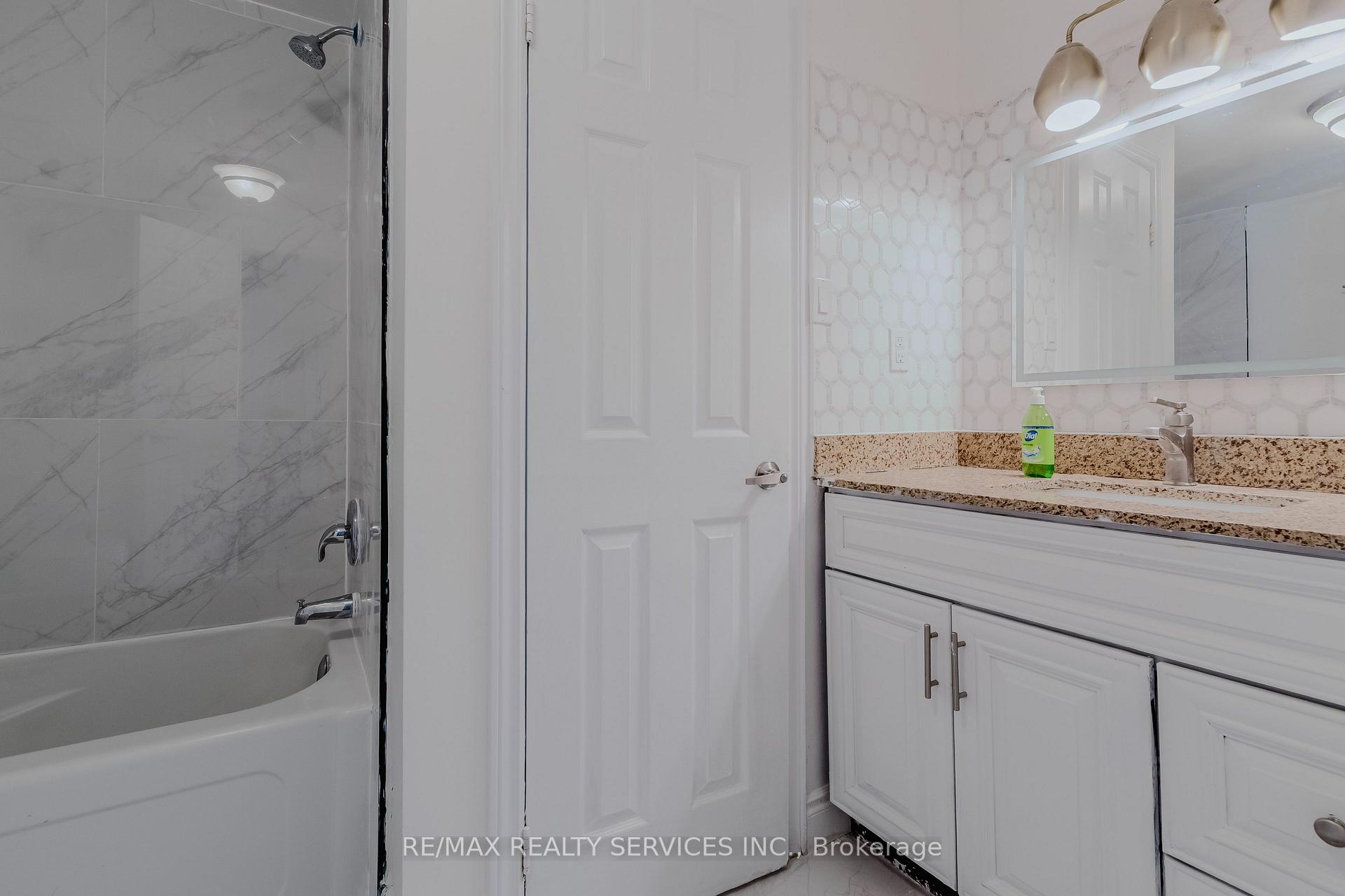 Photo 12 of 75 Royal Salisbury Way, Brampton, Madoc — HOMEH