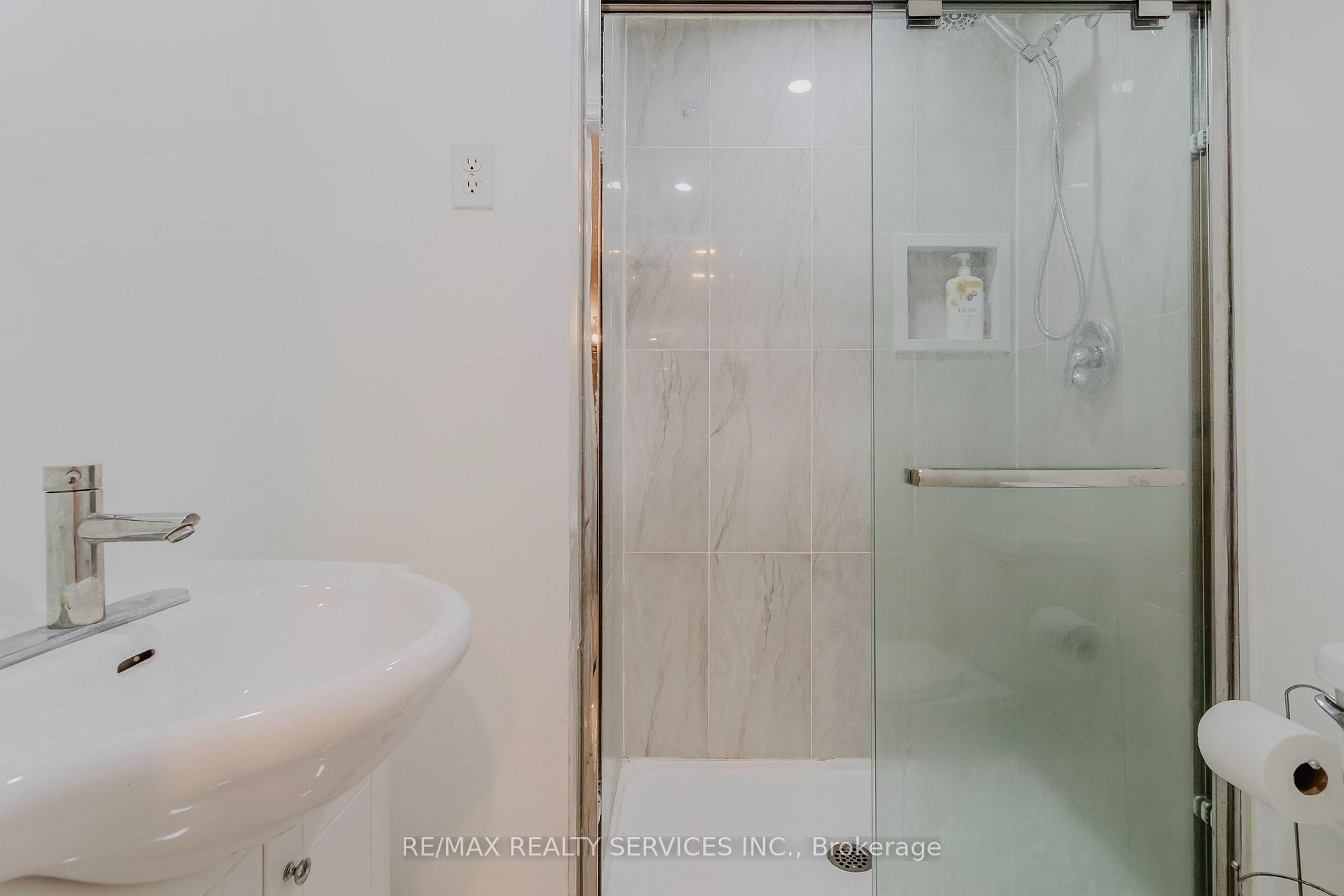Photo 15 of 75 Royal Salisbury Way, Brampton, Madoc — HOMEH