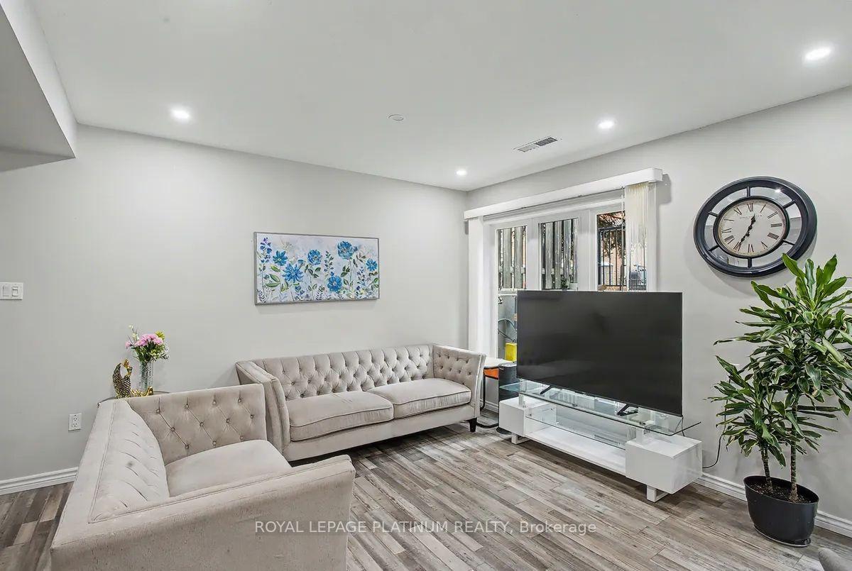 Photo 5 of Unit 297, 60 Barondale Drive, Mississauga, Hurontario — HOMEH