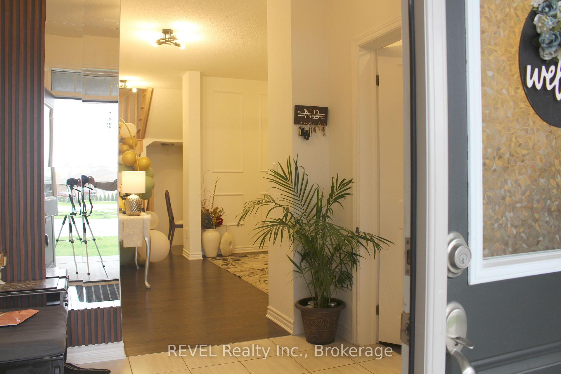 Photo 5 of 58 Oriole Crescent, Port Colborne, Main Street — HOMEH