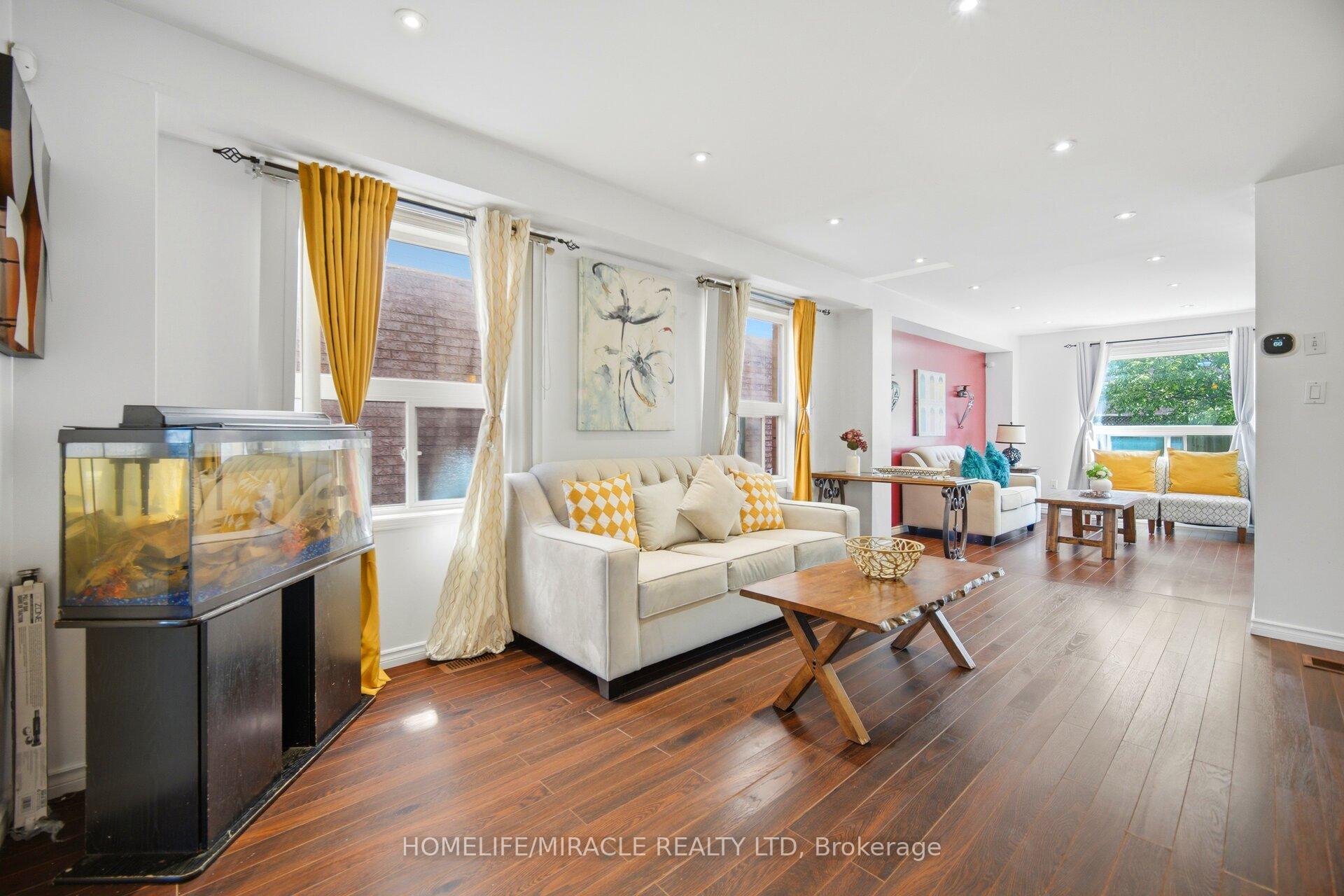 Photo 8 of 45 Ridgefield Court, Brampton, Vales of Castlemore — HOMEH