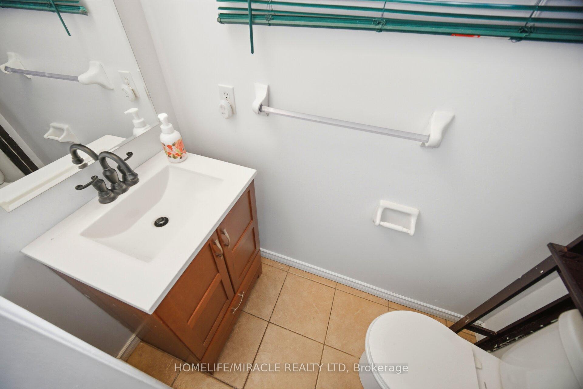 Photo 21 of 45 Ridgefield Court, Brampton, Vales of Castlemore — HOMEH