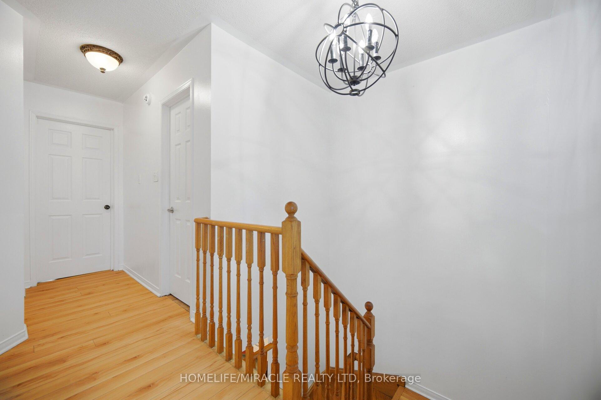 Photo 23 of 45 Ridgefield Court, Brampton, Vales of Castlemore — HOMEH