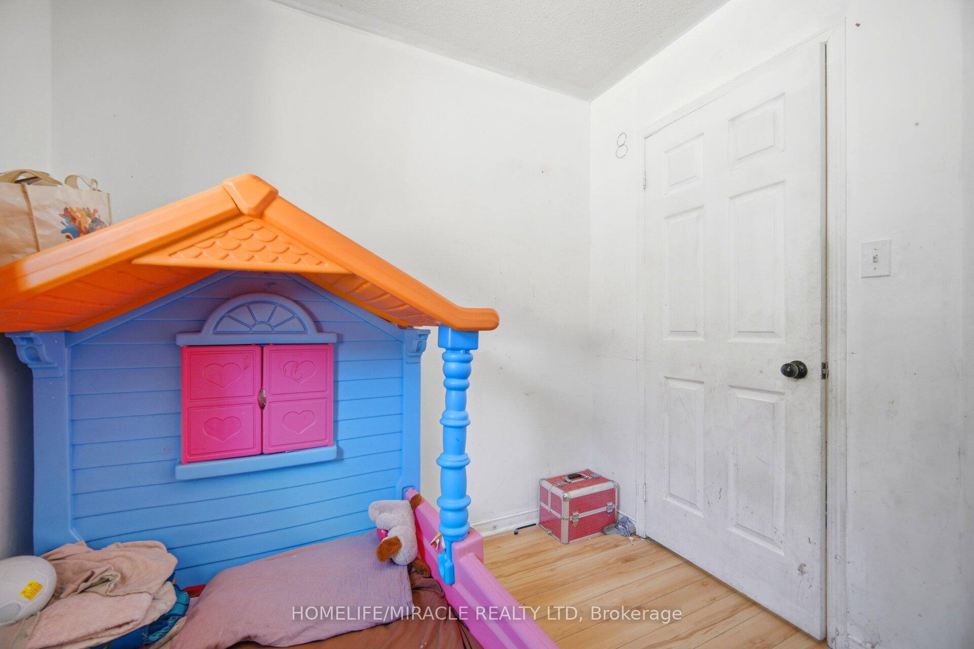 Photo 35 of 45 Ridgefield Court, Brampton, Vales of Castlemore — HOMEH