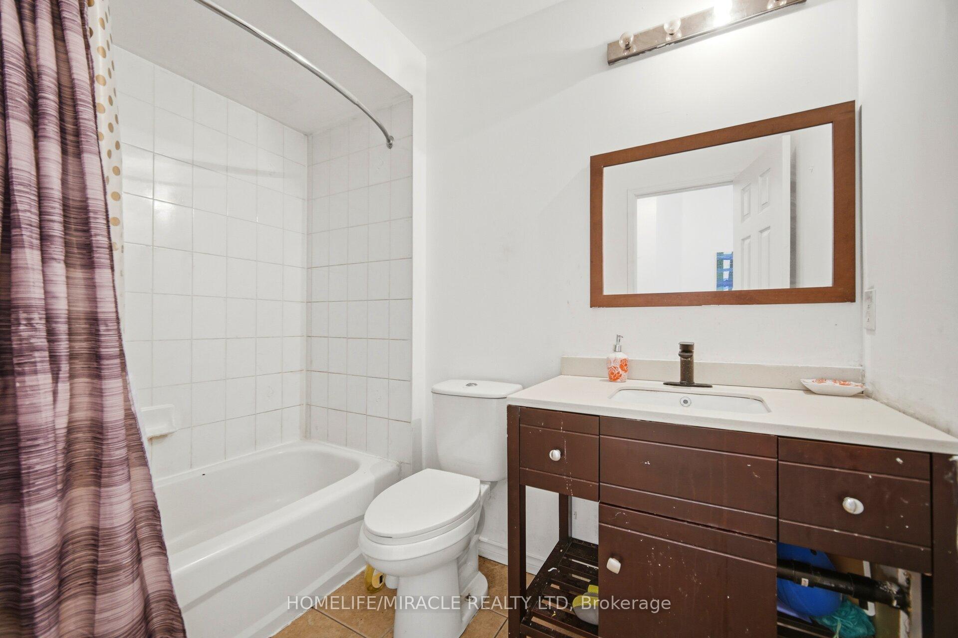 Photo 36 of 45 Ridgefield Court, Brampton, Vales of Castlemore — HOMEH