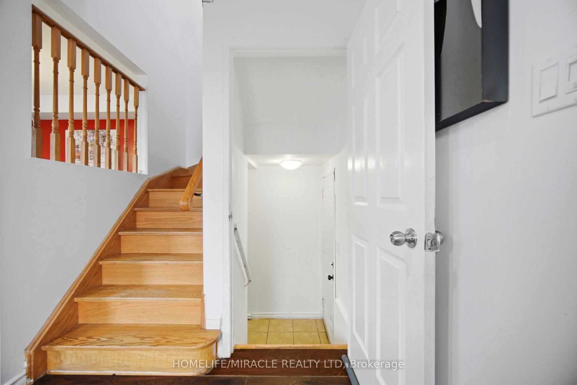 Photo 37 of 45 Ridgefield Court, Brampton, Vales of Castlemore — HOMEH