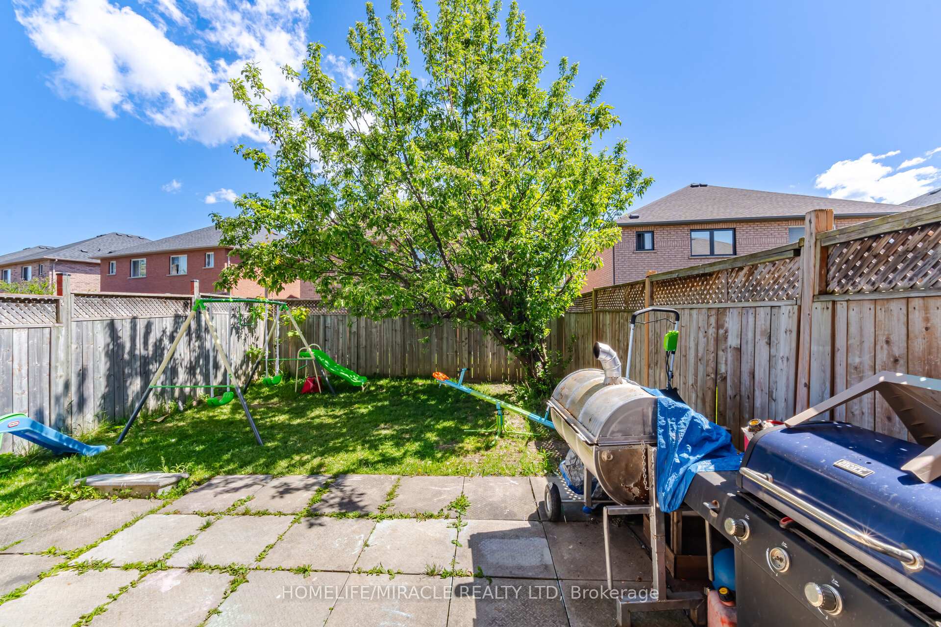 Photo 38 of 45 Ridgefield Court, Brampton, Vales of Castlemore — HOMEH