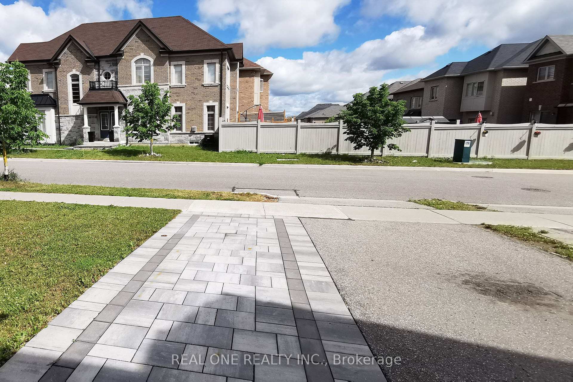 Photo 5 of 51 Kavanagh Avenue, East Gwillimbury, Sharon — HOMEH