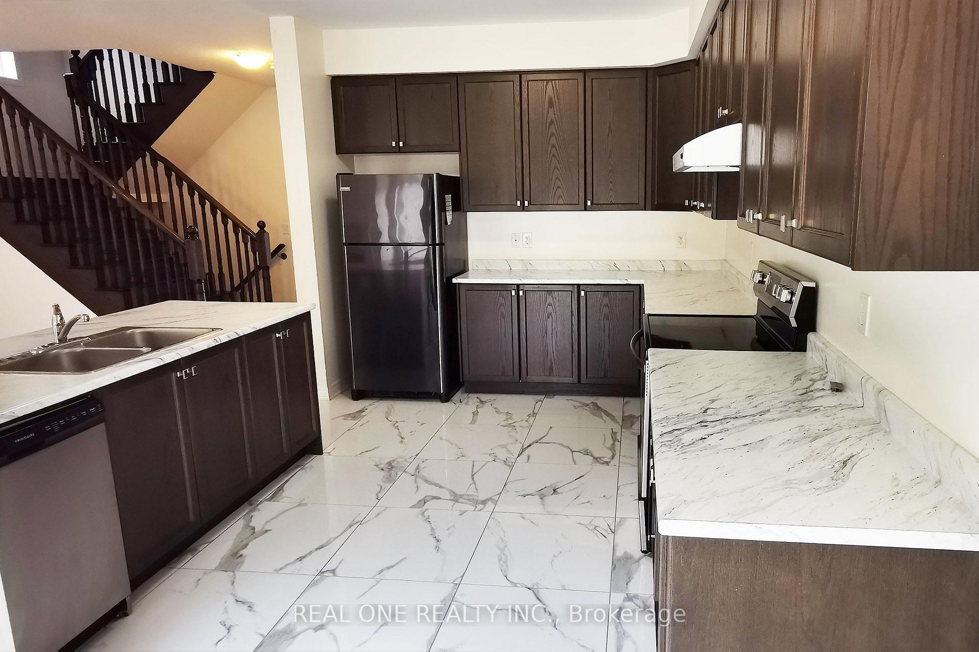 Photo 15 of 51 Kavanagh Avenue, East Gwillimbury, Sharon — HOMEH