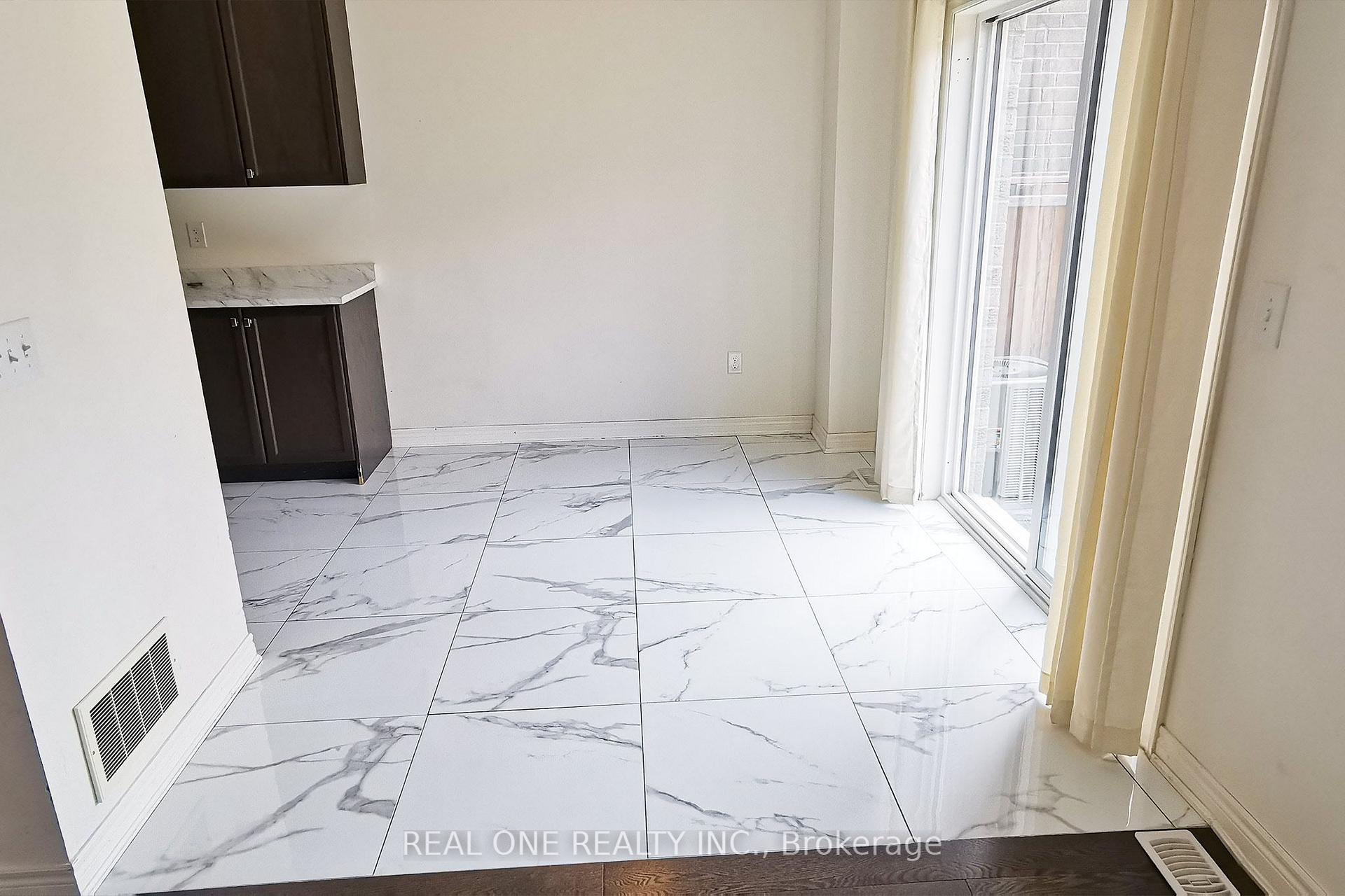 Photo 17 of 51 Kavanagh Avenue, East Gwillimbury, Sharon — HOMEH