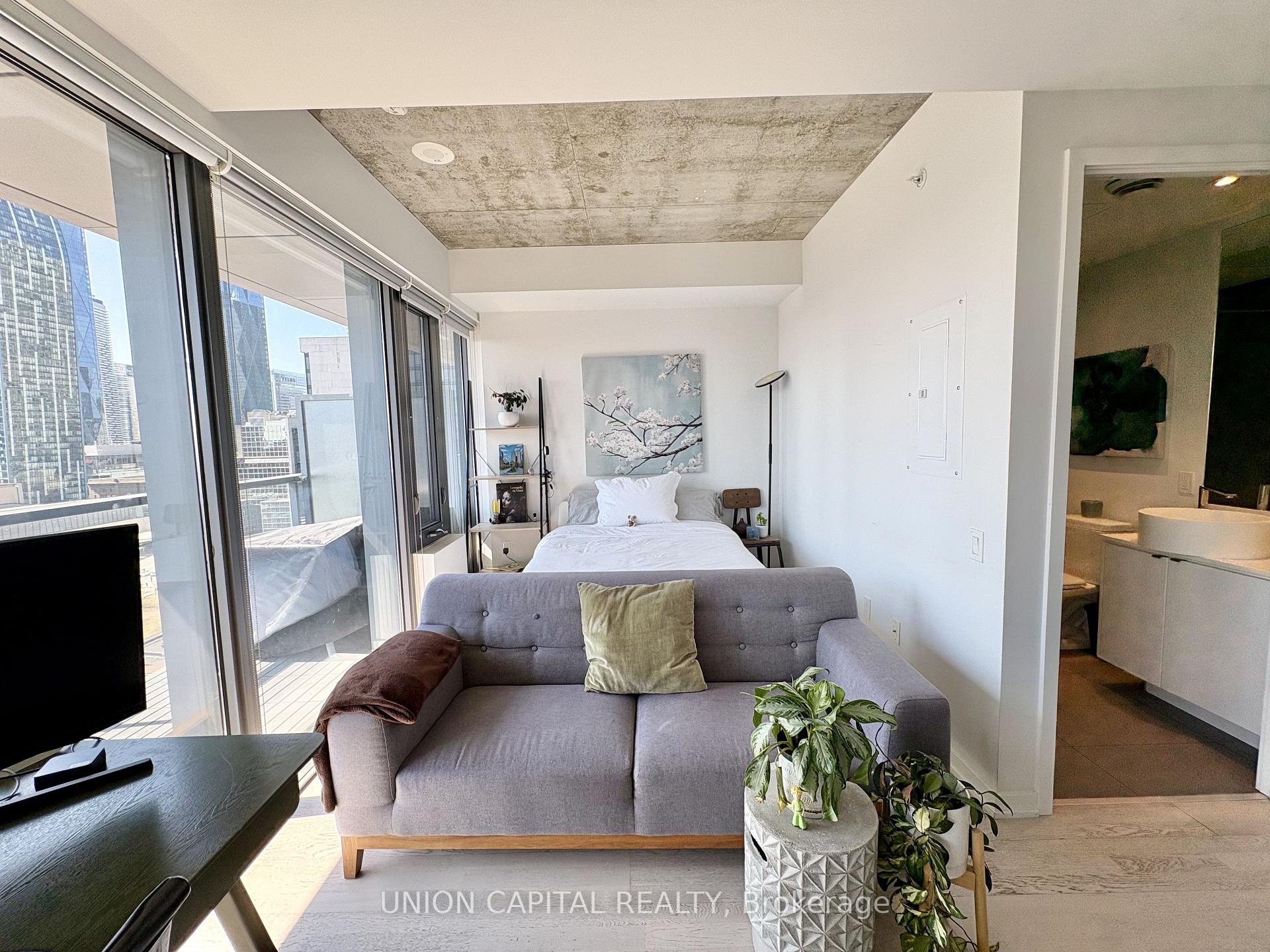 Photo 3 of Unit 1404, 60 Colborne Street, Toronto, Church-Yonge Corridor — HOMEH