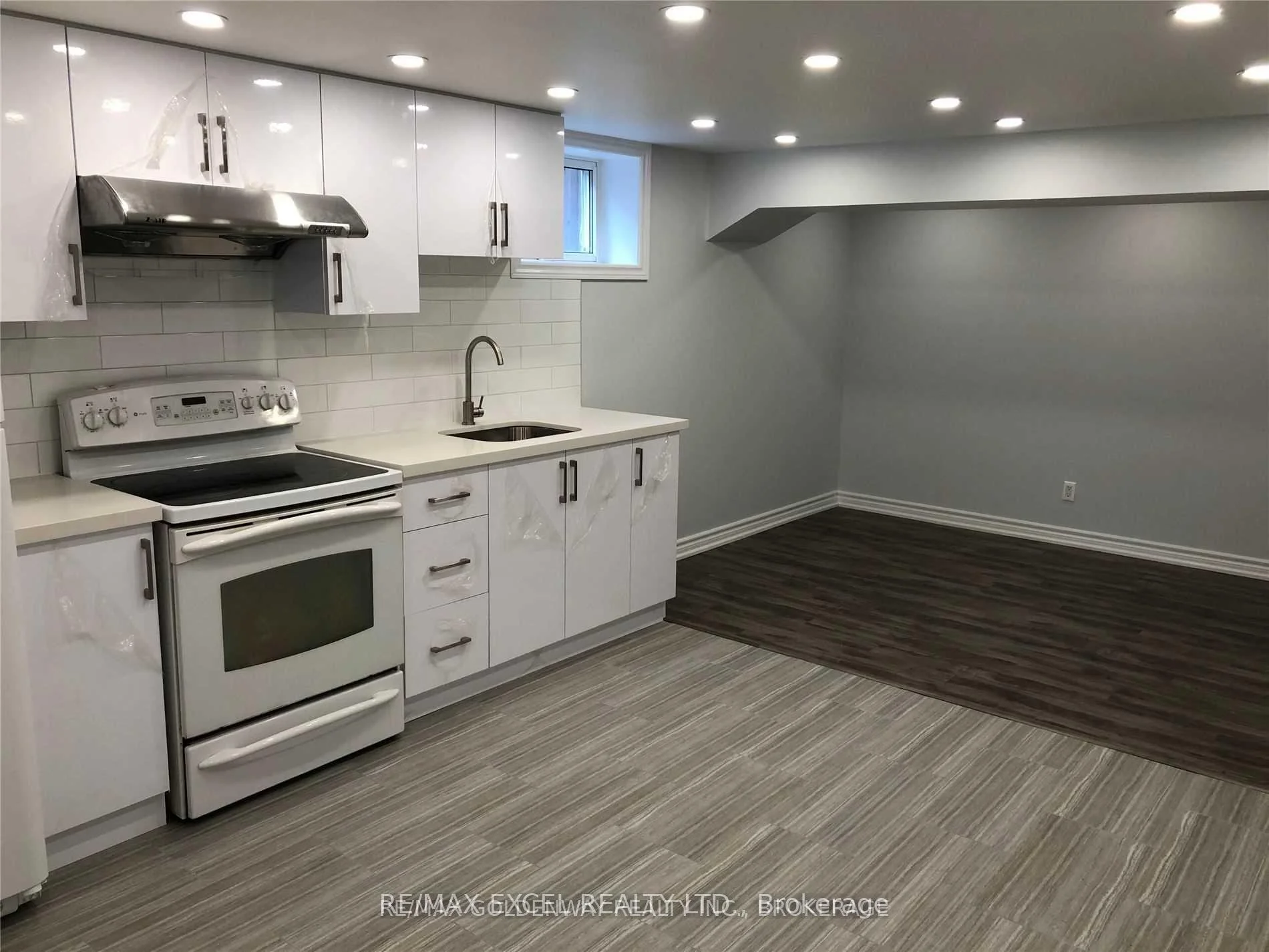 Photo 23 of Unit Bsmt, 30 Hazelnut Crescent, North York, Pleasant View — HOMEH
