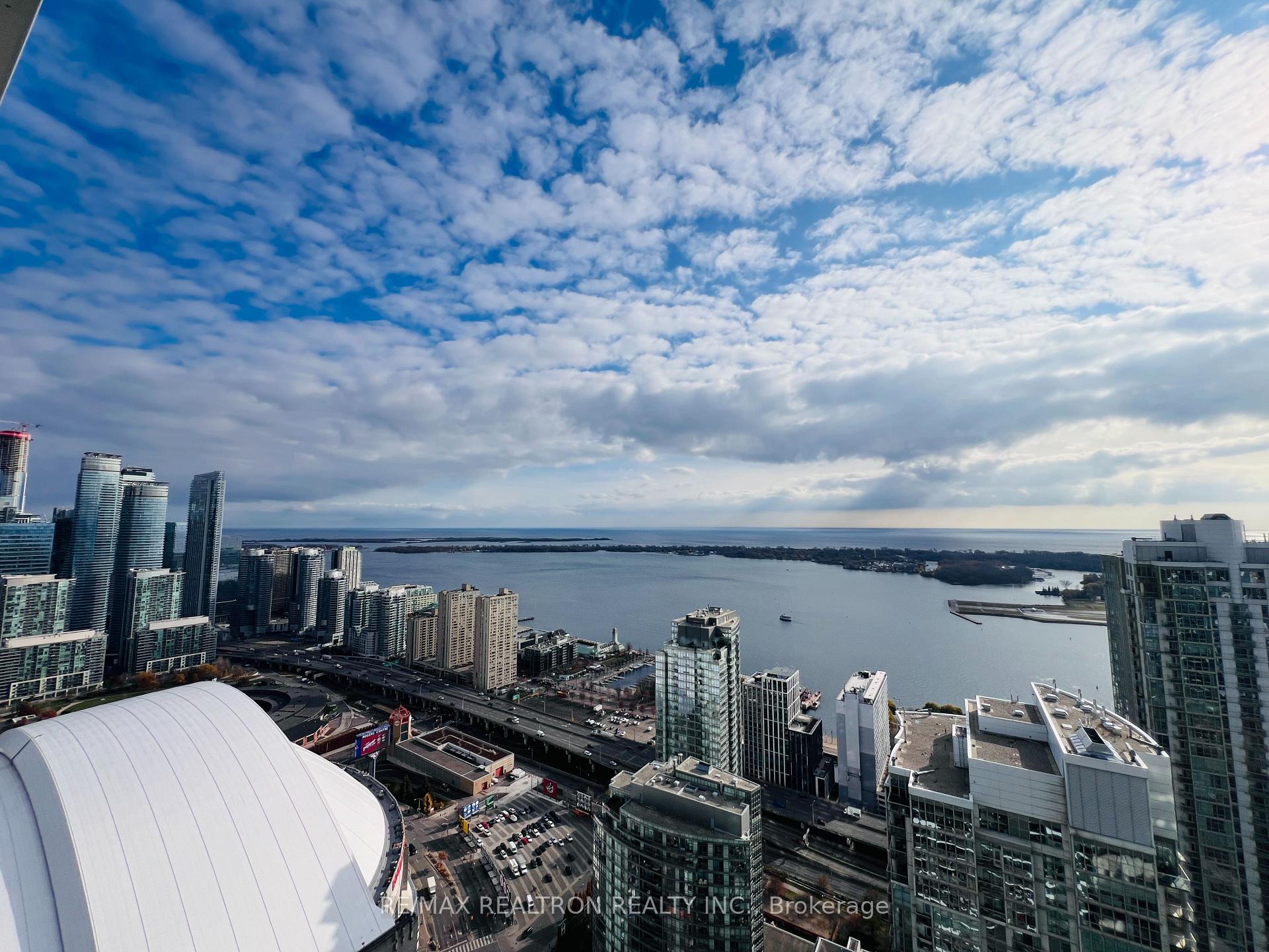 Photo 1 of Unit 5607, 1 Concord Cityplace Way, Toronto, Waterfront Communities — HOMEH