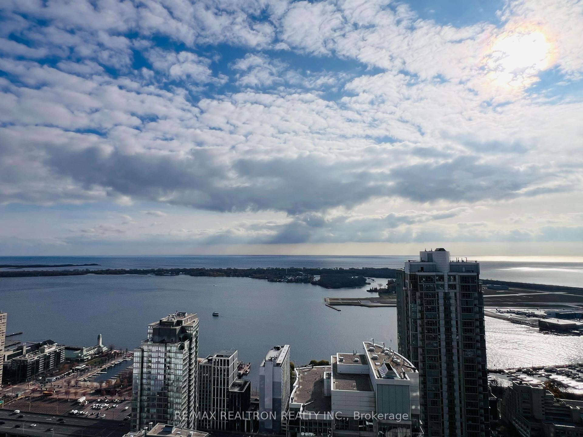Photo 2 of Unit 5607, 1 Concord Cityplace Way, Toronto, Waterfront Communities — HOMEH