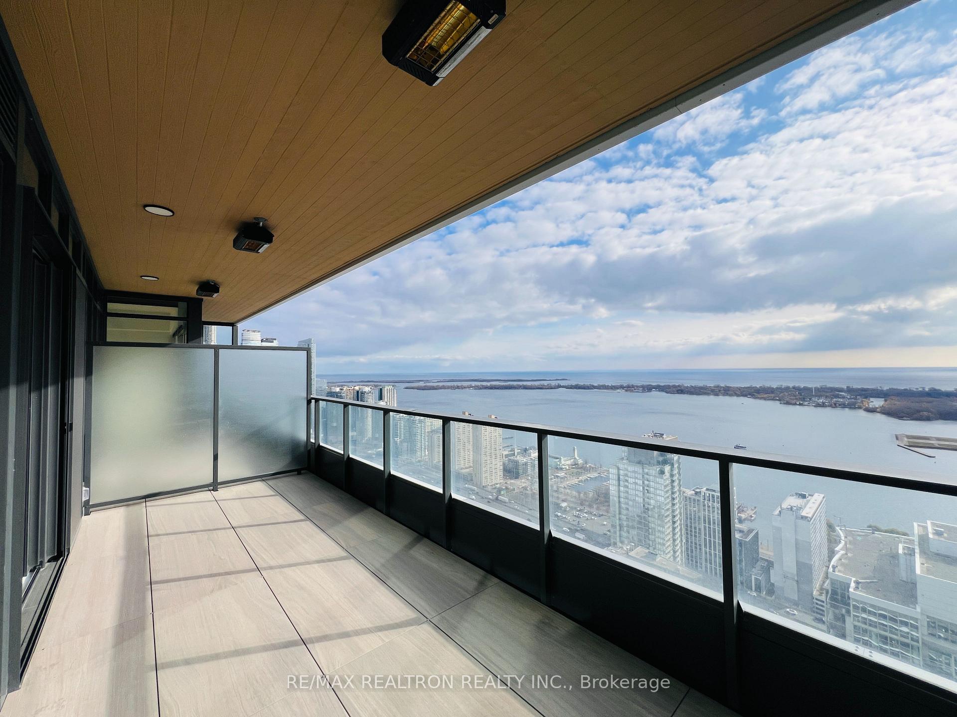 Photo 3 of Unit 5607, 1 Concord Cityplace Way, Toronto, Waterfront Communities — HOMEH