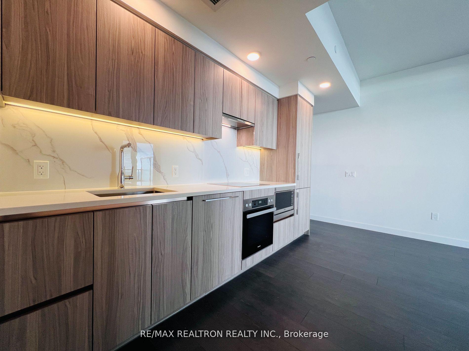 Photo 16 of Unit 5607, 1 Concord Cityplace Way, Toronto, Waterfront Communities — HOMEH