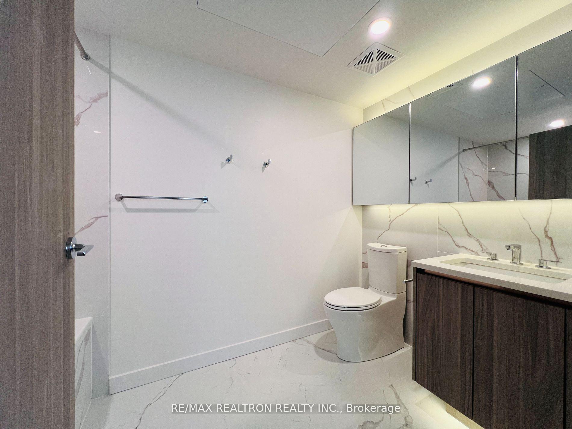 Photo 31 of Unit 5607, 1 Concord Cityplace Way, Toronto, Waterfront Communities — HOMEH