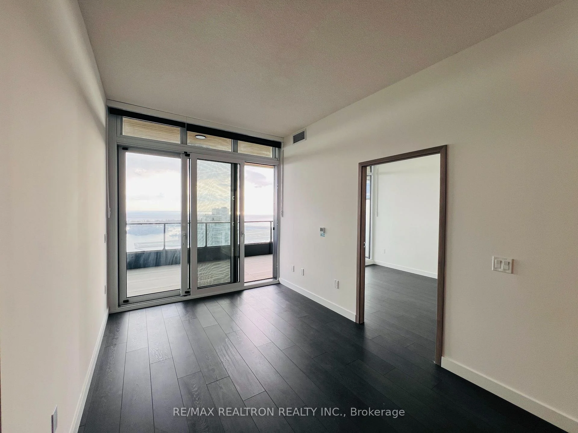 Photo 6 of Unit 5607, 1 Concord Cityplace Way, Toronto, Waterfront Communities — HOMEH