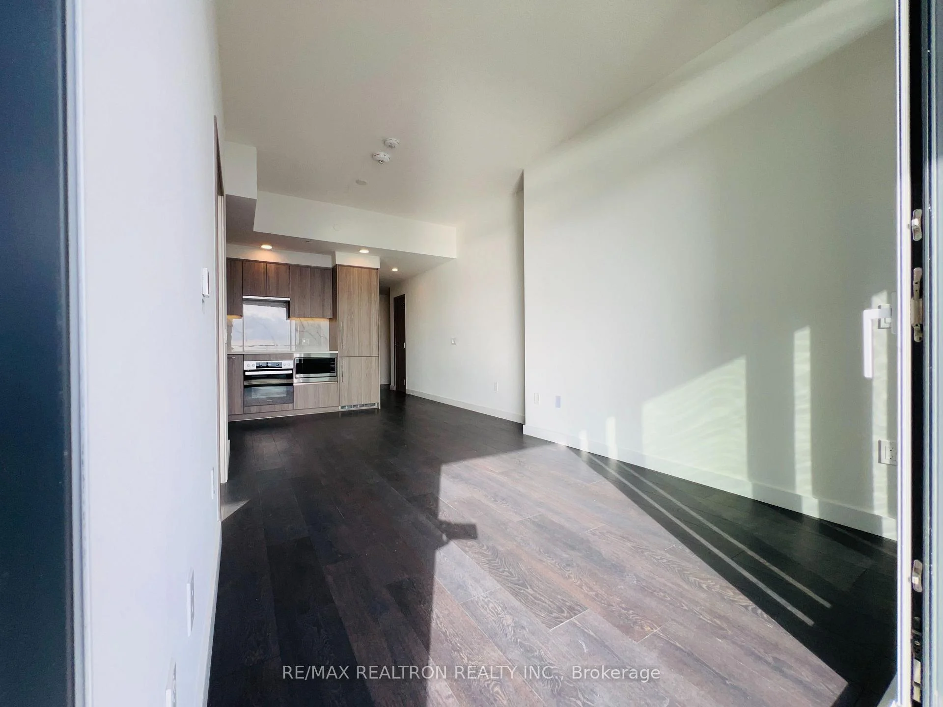 Photo 10 of Unit 5607, 1 Concord Cityplace Way, Toronto, Waterfront Communities — HOMEH
