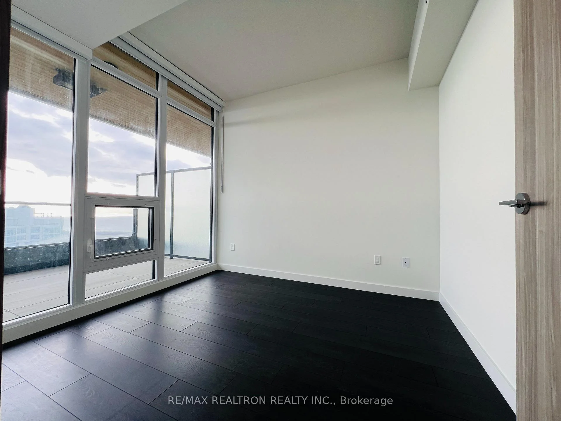 Photo 18 of Unit 5607, 1 Concord Cityplace Way, Toronto, Waterfront Communities — HOMEH