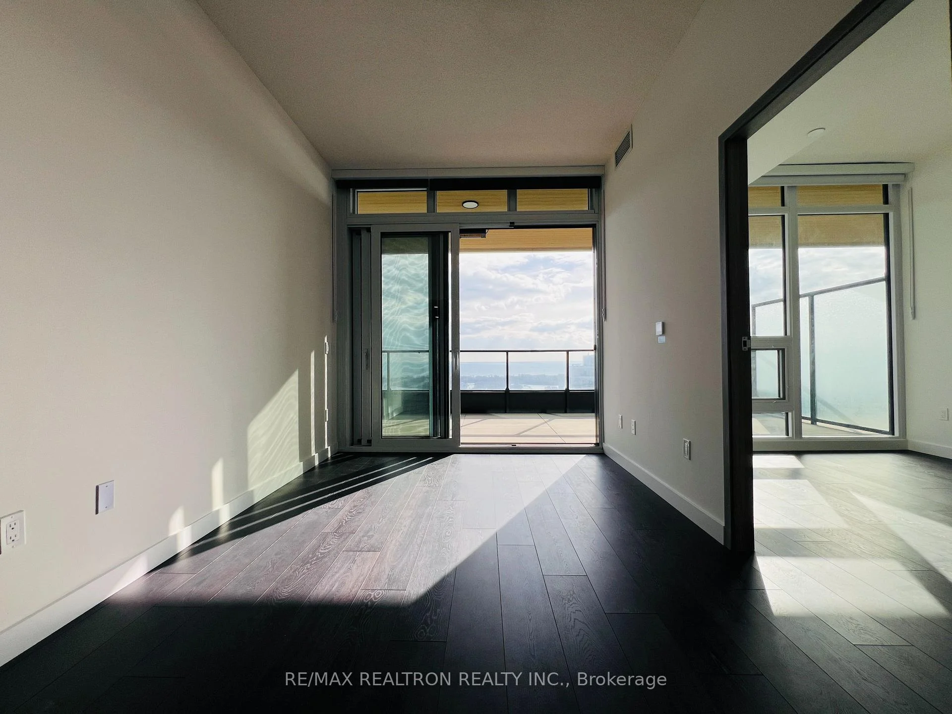 Photo 19 of Unit 5607, 1 Concord Cityplace Way, Toronto, Waterfront Communities — HOMEH