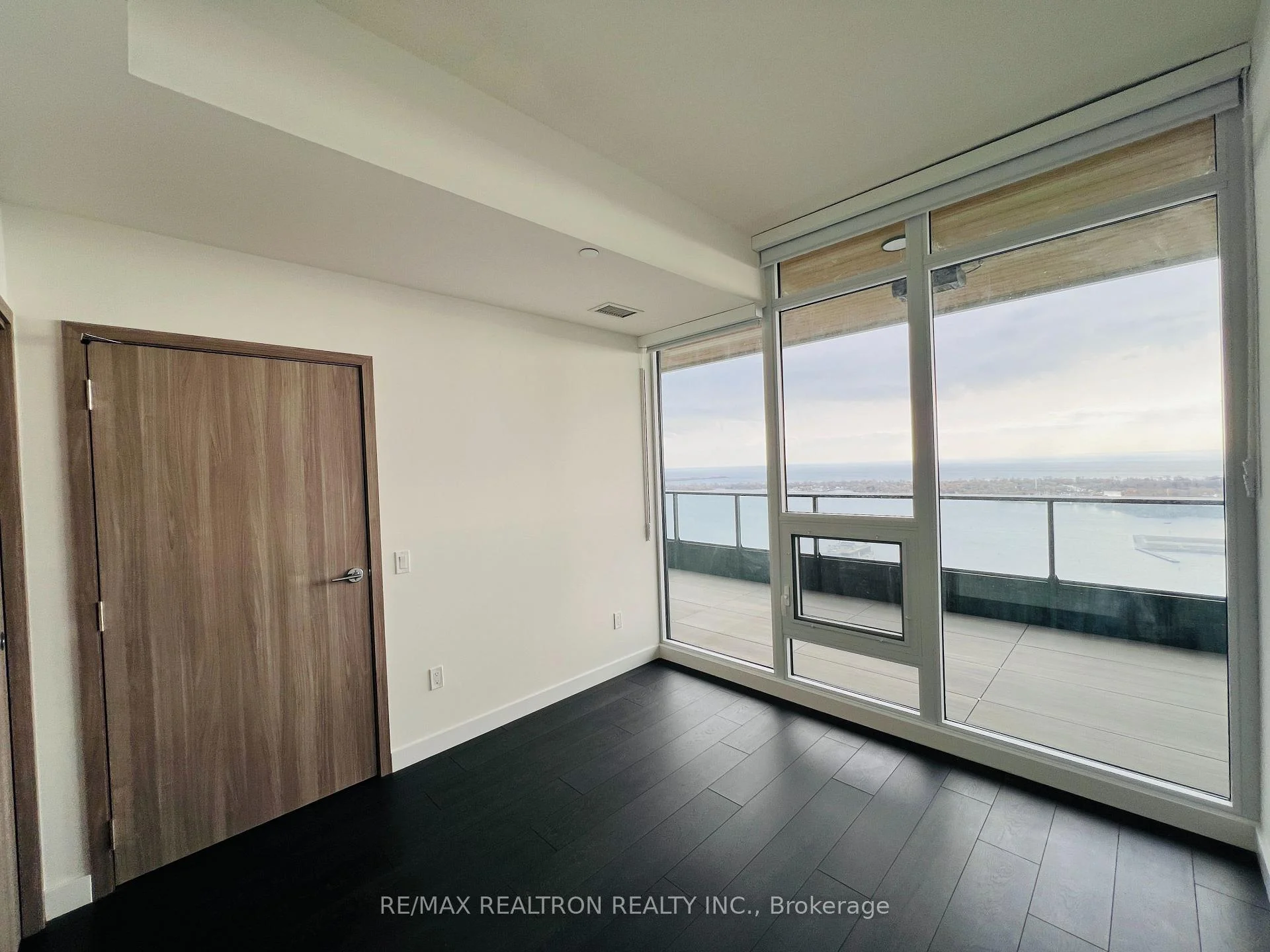 Photo 24 of Unit 5607, 1 Concord Cityplace Way, Toronto, Waterfront Communities — HOMEH