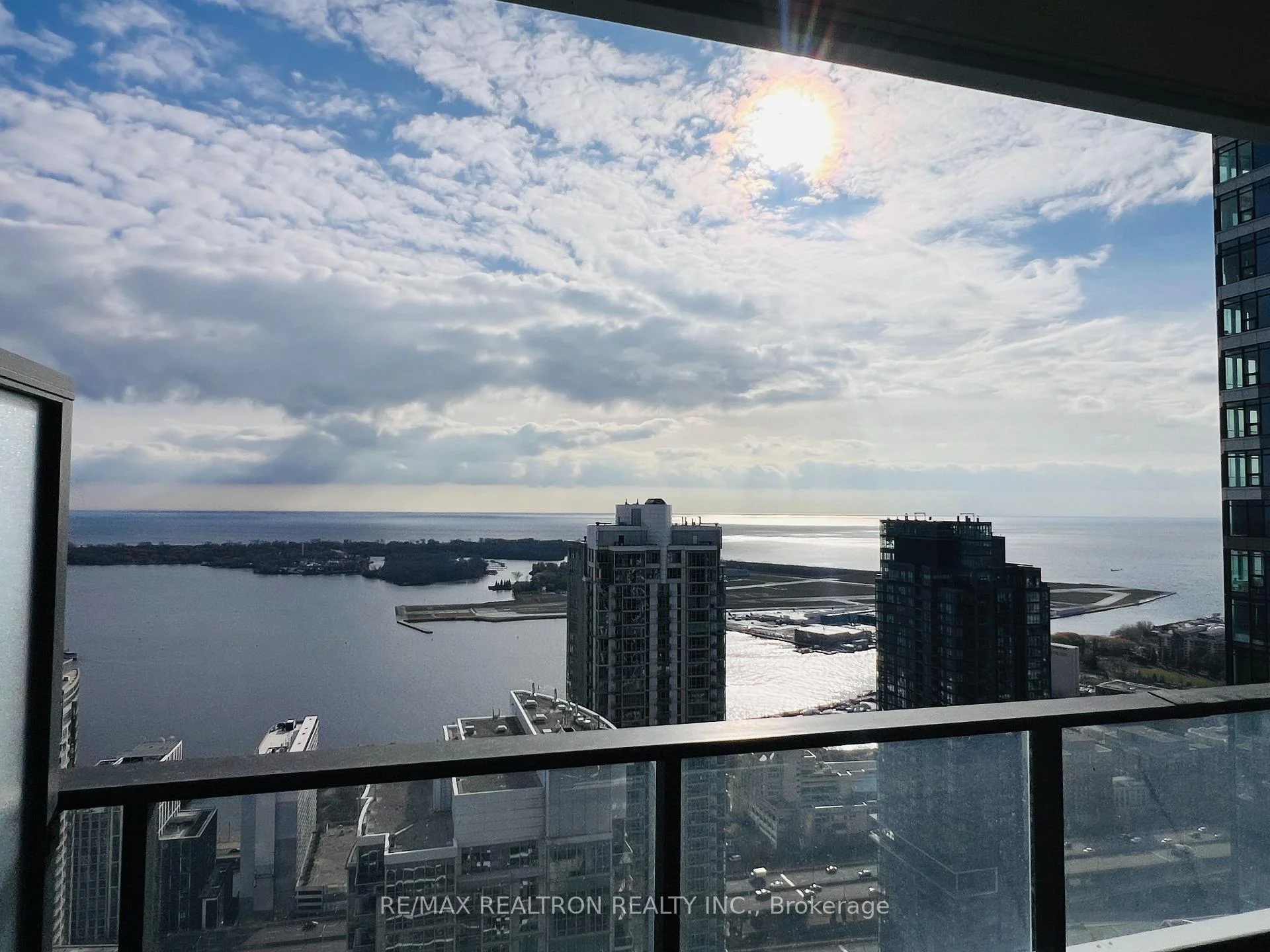 Photo 26 of Unit 5607, 1 Concord Cityplace Way, Toronto, Waterfront Communities — HOMEH