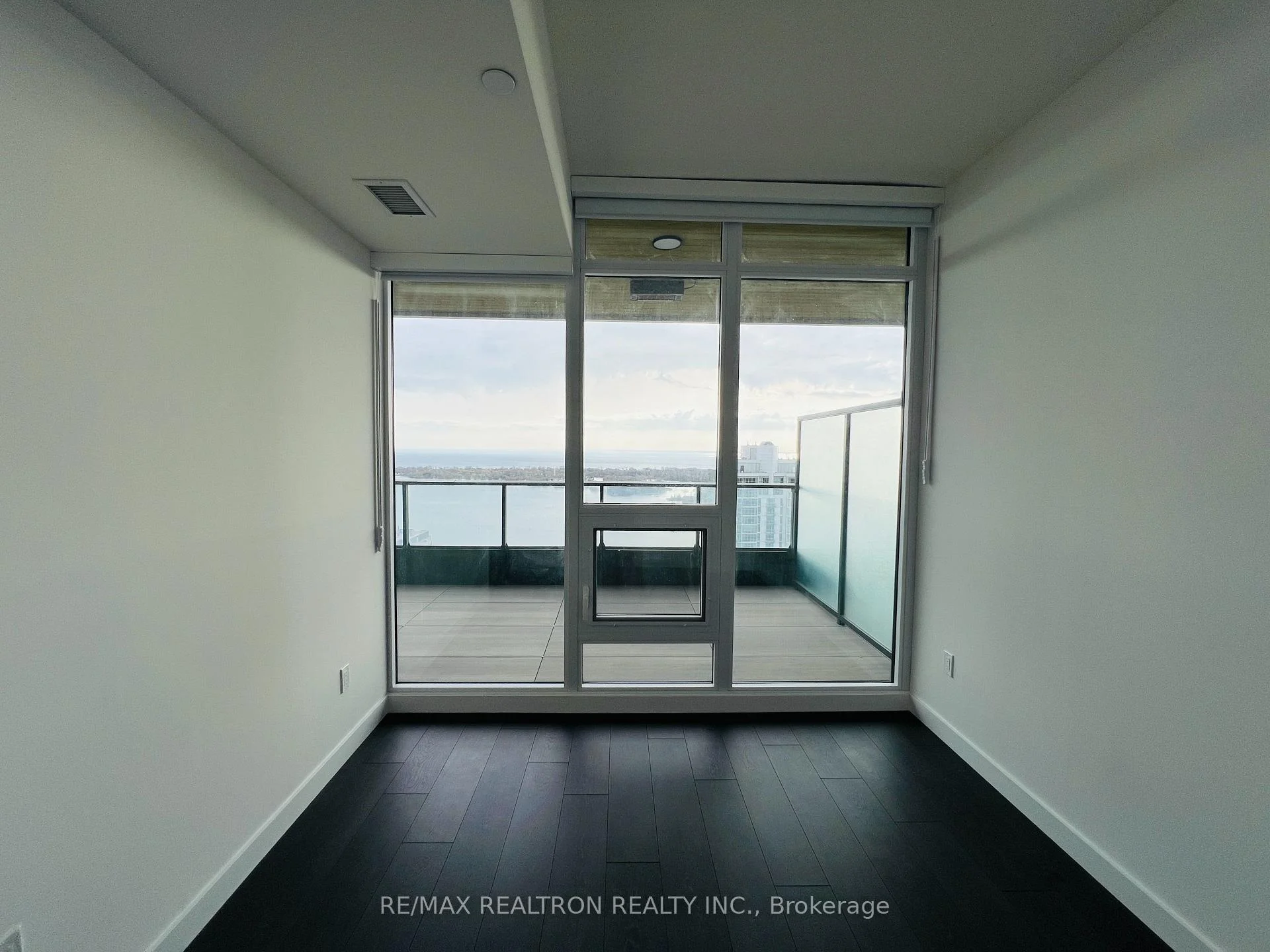 Photo 28 of Unit 5607, 1 Concord Cityplace Way, Toronto, Waterfront Communities — HOMEH