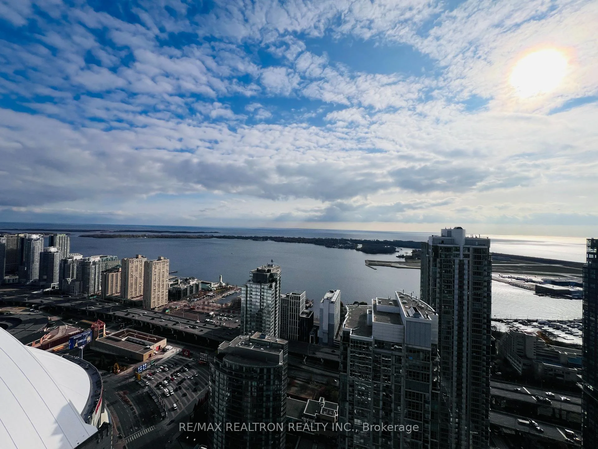 Photo 30 of Unit 5607, 1 Concord Cityplace Way, Toronto, Waterfront Communities — HOMEH
