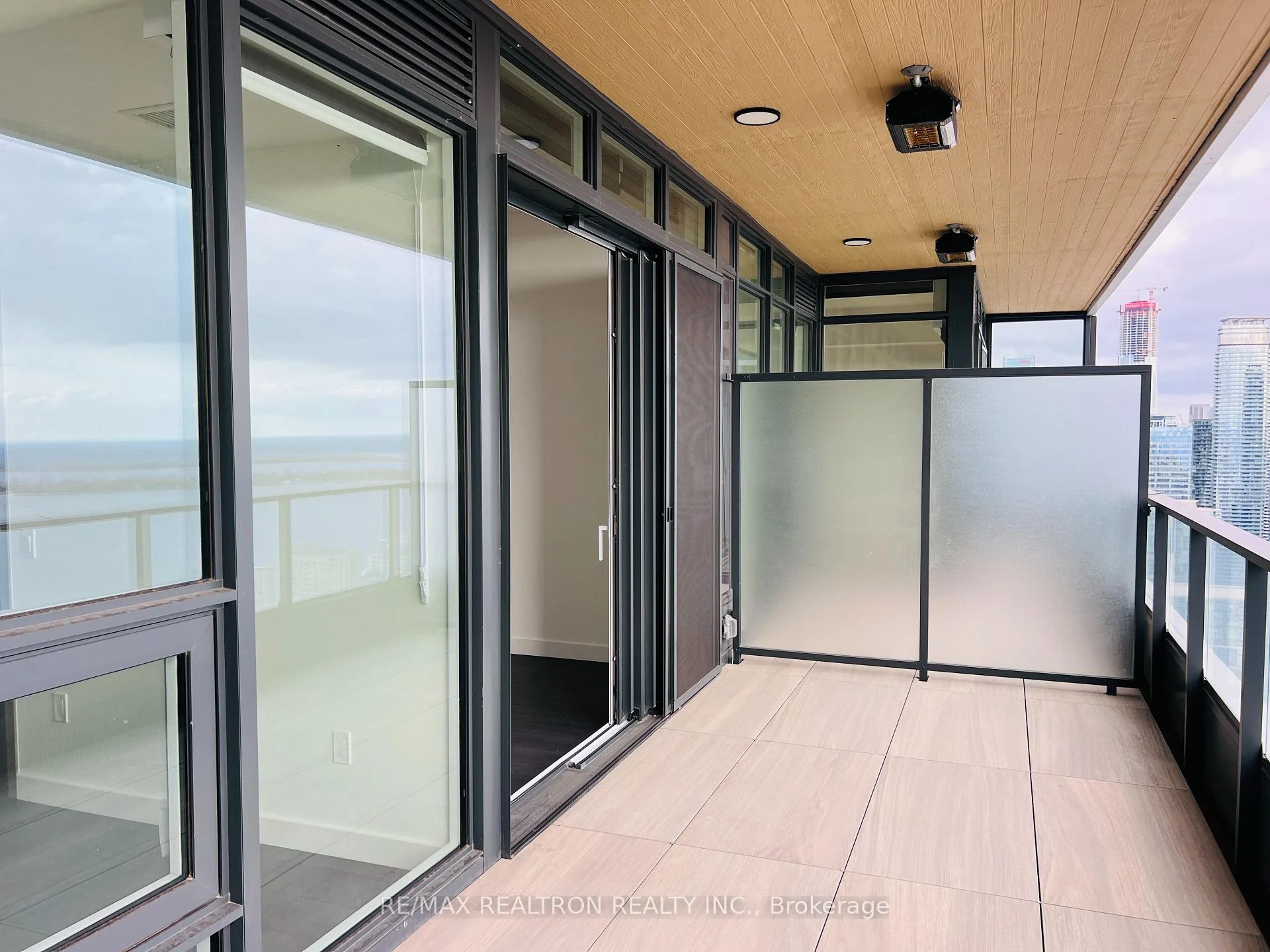 Photo 32 of Unit 5607, 1 Concord Cityplace Way, Toronto, Waterfront Communities — HOMEH
