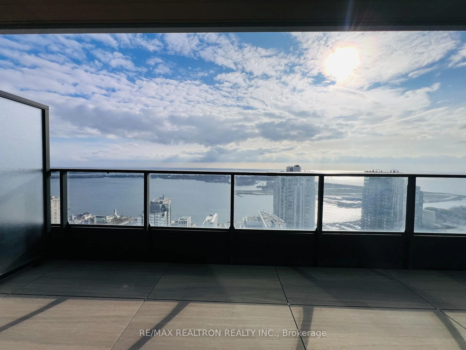 Photo 35 of Unit 5607, 1 Concord Cityplace Way, Toronto, Waterfront Communities — HOMEH