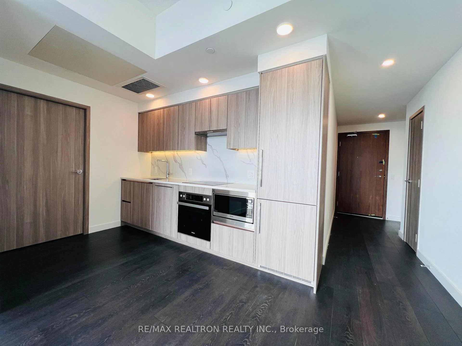 Photo 43 of Unit 5607, 1 Concord Cityplace Way, Toronto, Waterfront Communities — HOMEH