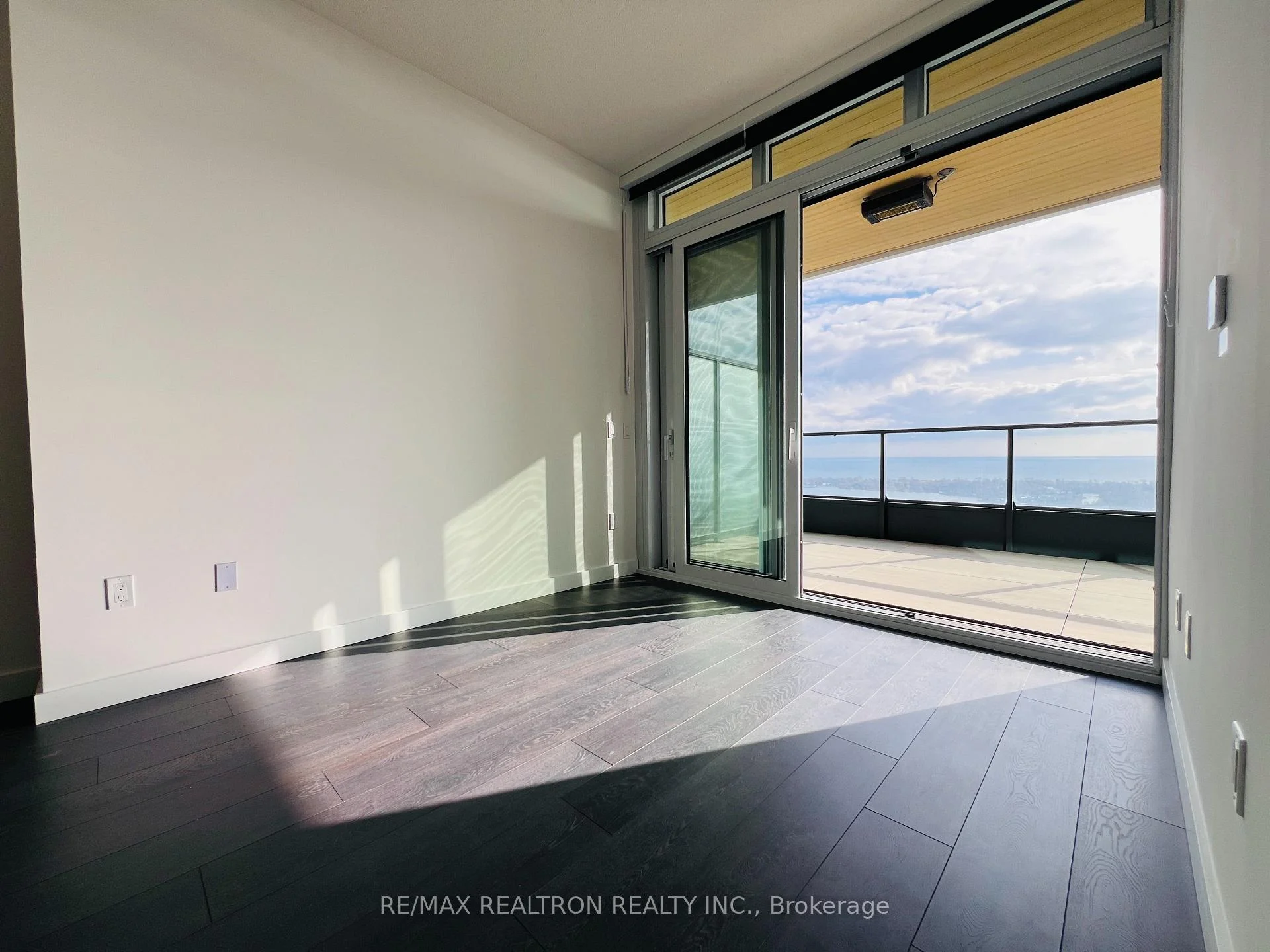 Photo 44 of Unit 5607, 1 Concord Cityplace Way, Toronto, Waterfront Communities — HOMEH