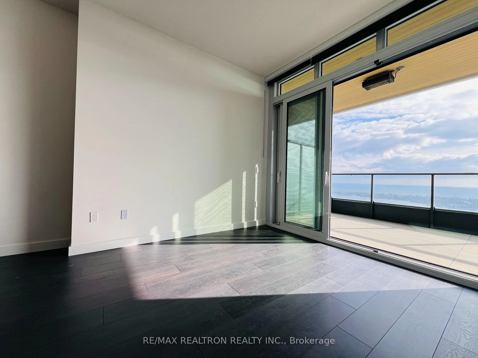 Photo 46 of Unit 5607, 1 Concord Cityplace Way, Toronto, Waterfront Communities — HOMEH