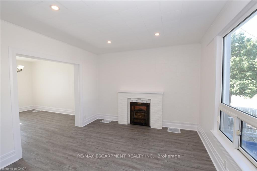 Photo 8 of 26 Fairview Avenue, Hamilton, Crown Point — HOMEH