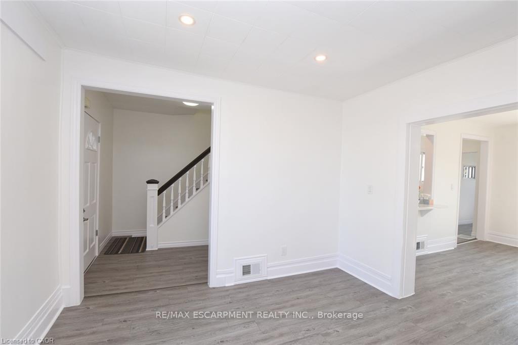 Photo 10 of 26 Fairview Avenue, Hamilton, Crown Point — HOMEH