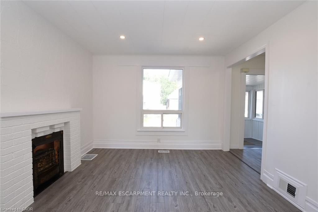 Photo 11 of 26 Fairview Avenue, Hamilton, Crown Point — HOMEH