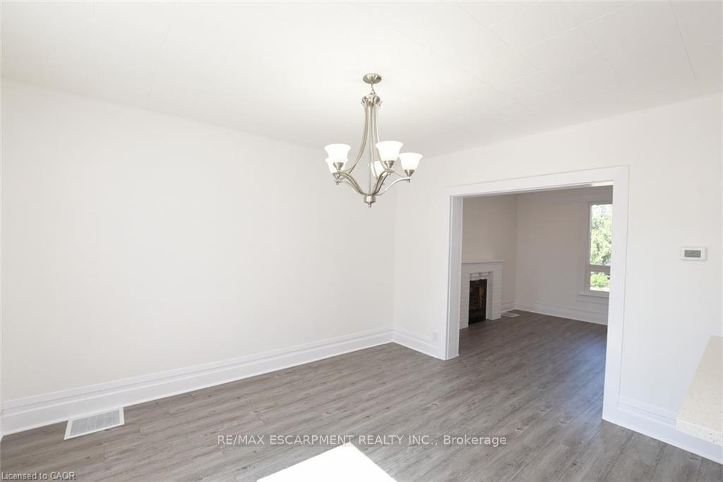 Photo 14 of 26 Fairview Avenue, Hamilton, Crown Point — HOMEH