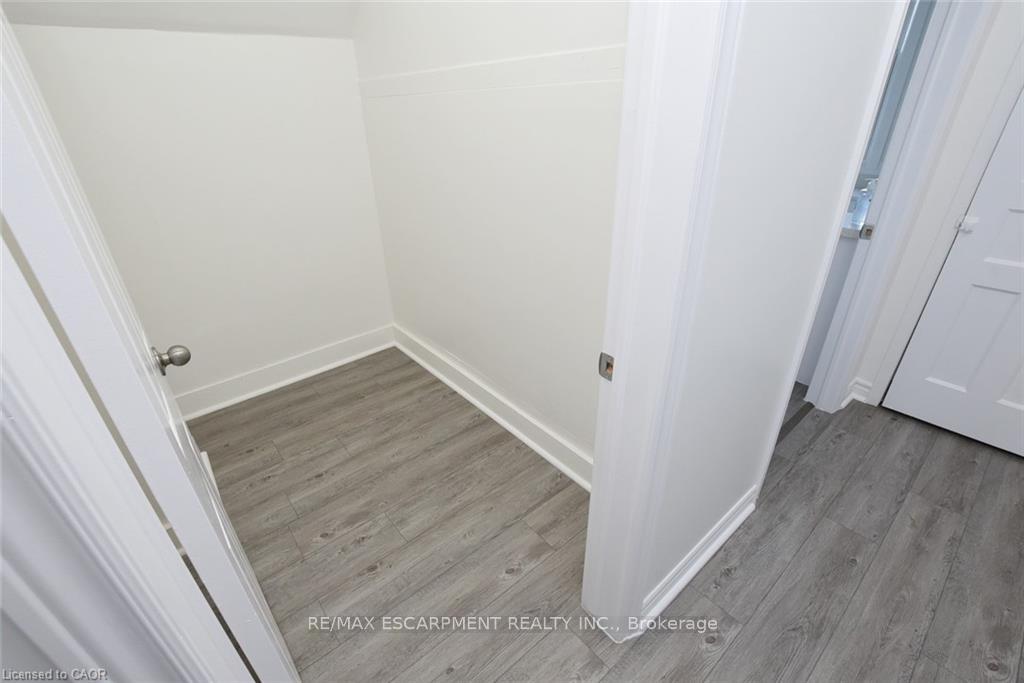 Photo 18 of 26 Fairview Avenue, Hamilton, Crown Point — HOMEH