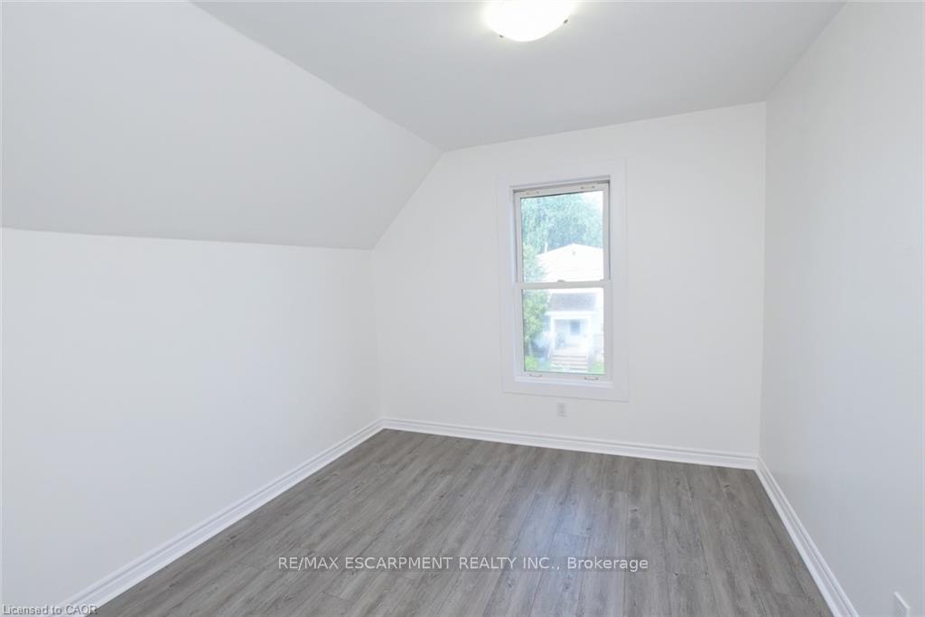 Photo 20 of 26 Fairview Avenue, Hamilton, Crown Point — HOMEH