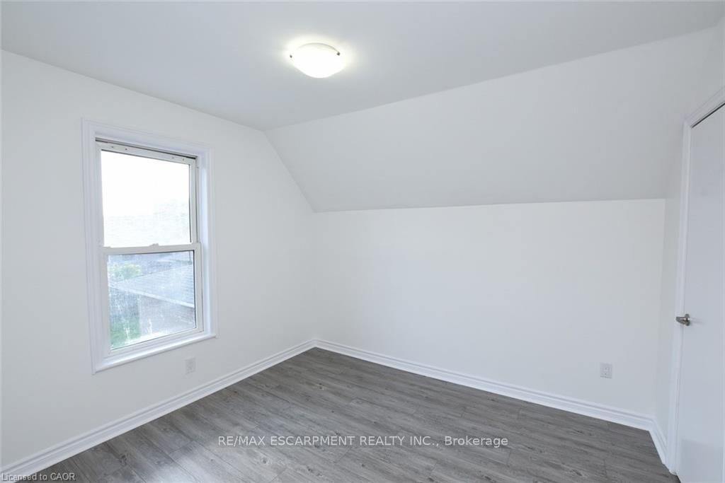 Photo 21 of 26 Fairview Avenue, Hamilton, Crown Point — HOMEH
