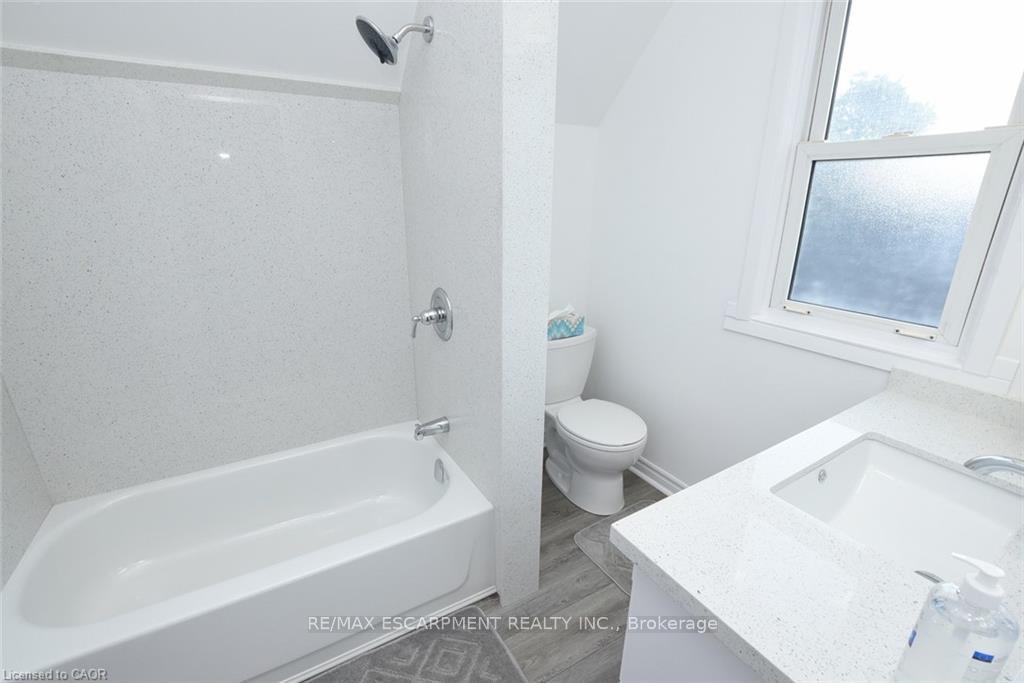 Photo 24 of 26 Fairview Avenue, Hamilton, Crown Point — HOMEH