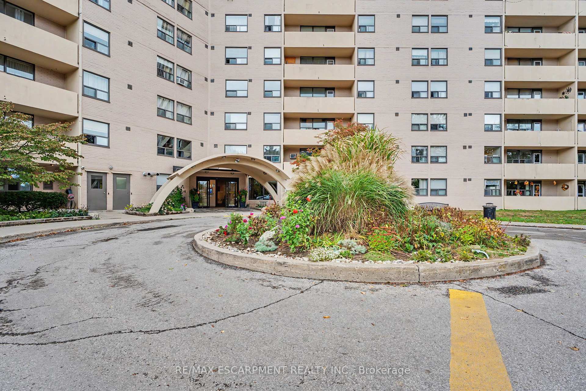 Photo 4 of Unit 614, 700 Dynes Road, Burlington, Roseland — HOMEH