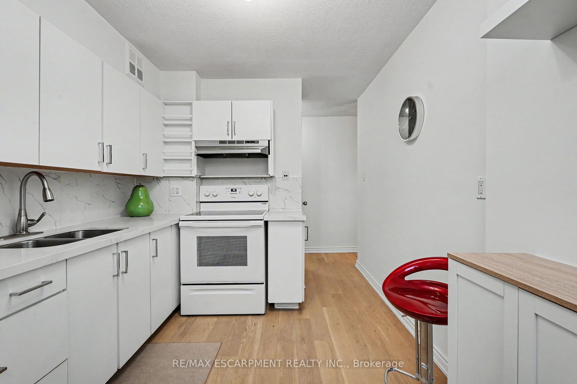 Photo 12 of Unit 614, 700 Dynes Road, Burlington, Roseland — HOMEH