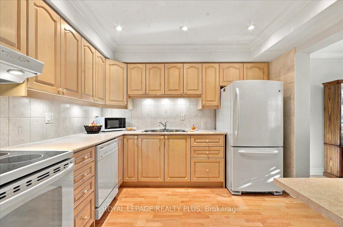 Photo 12 of Unit 4, 1951 Rathburn Road E, Mississauga, Rathwood — HOMEH