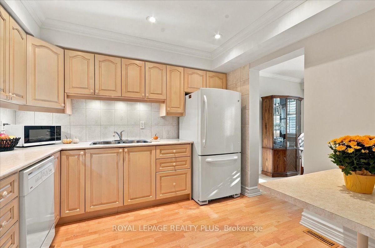Photo 13 of Unit 4, 1951 Rathburn Road E, Mississauga, Rathwood — HOMEH