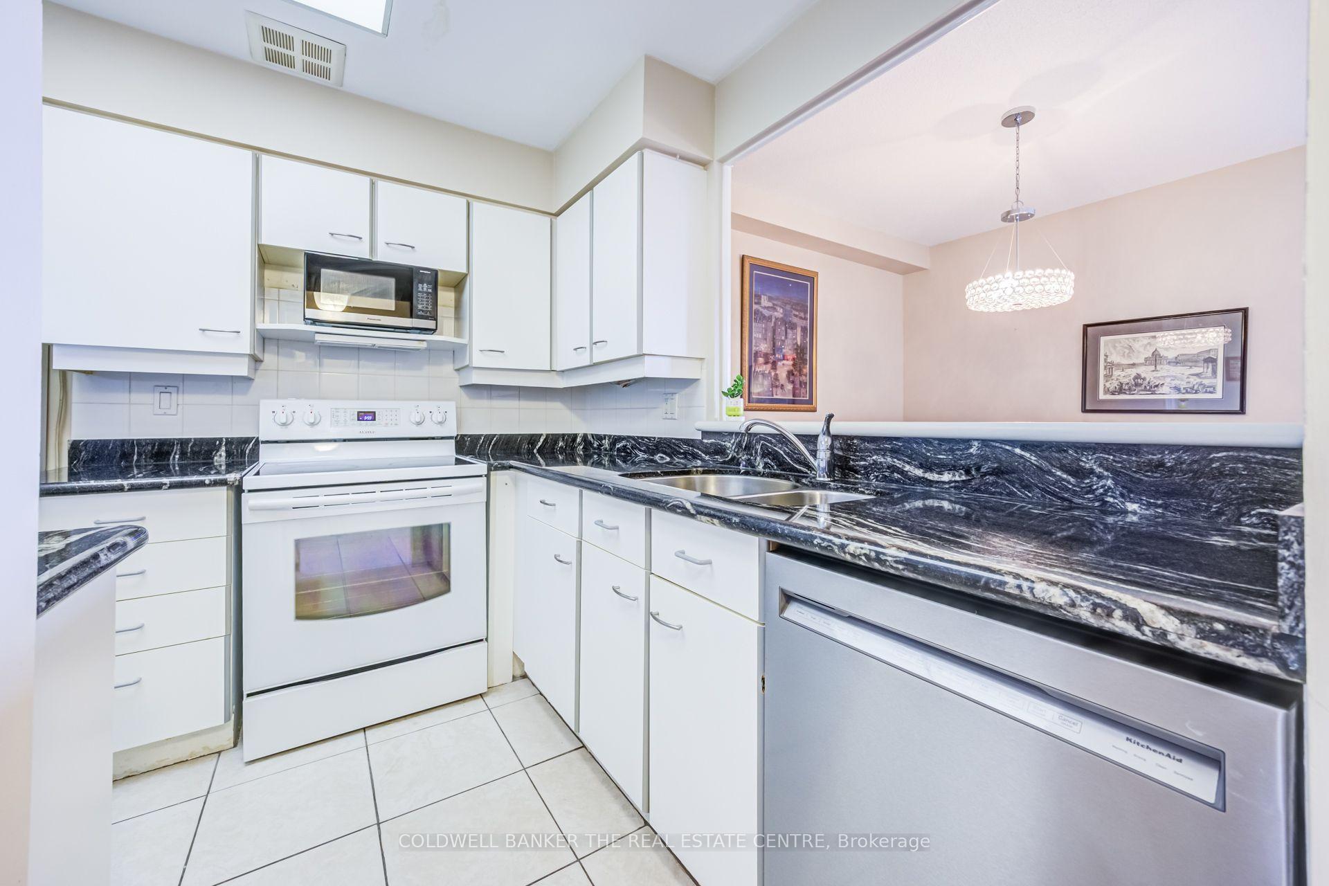 Photo 22 of Unit Ph22, 32 Clarissa Drive, Richmond Hill, Harding — HOMEH