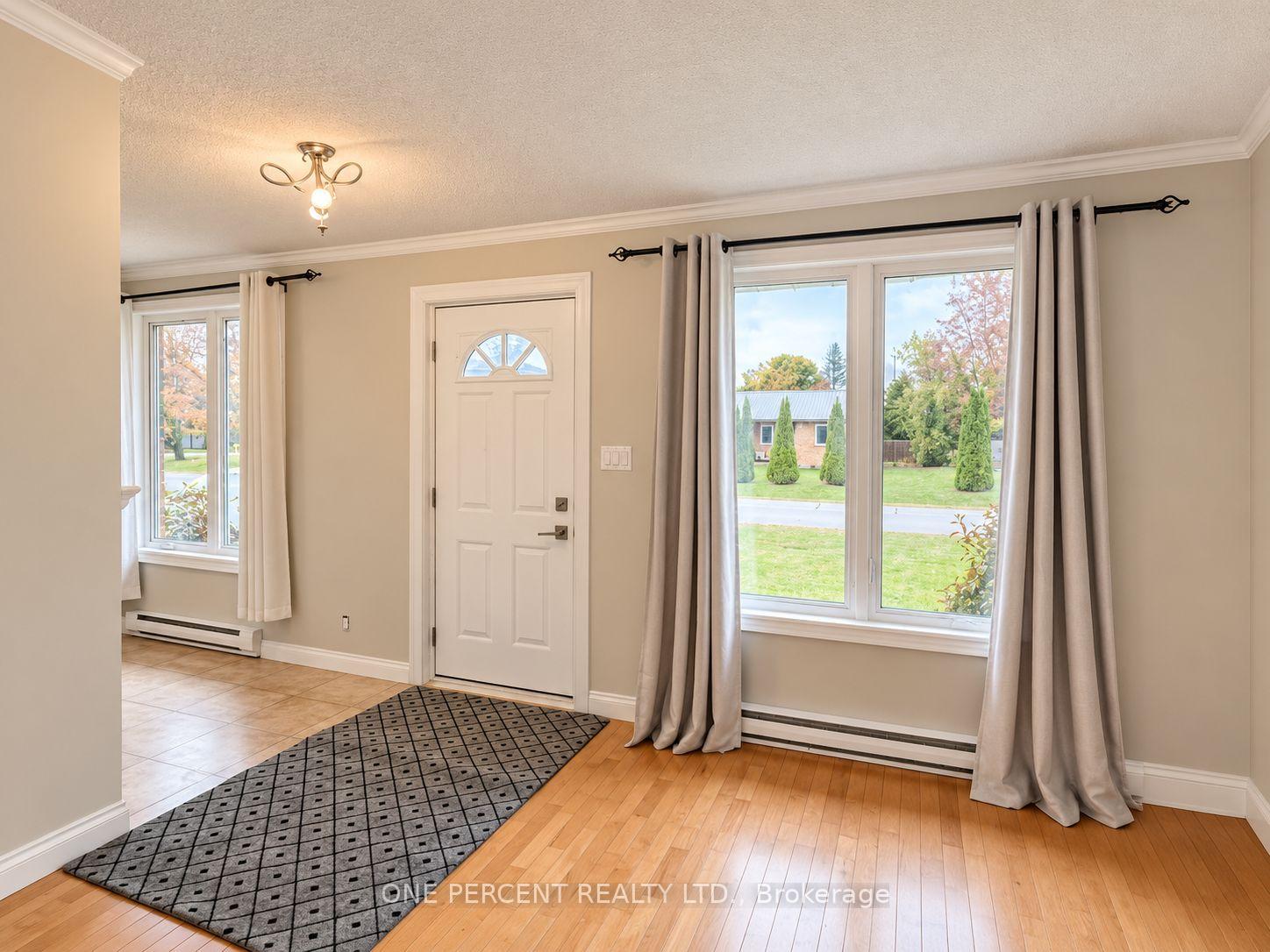 Photo 5 of 526 Highland Crescent, Brock, Beaverton — HOMEH
