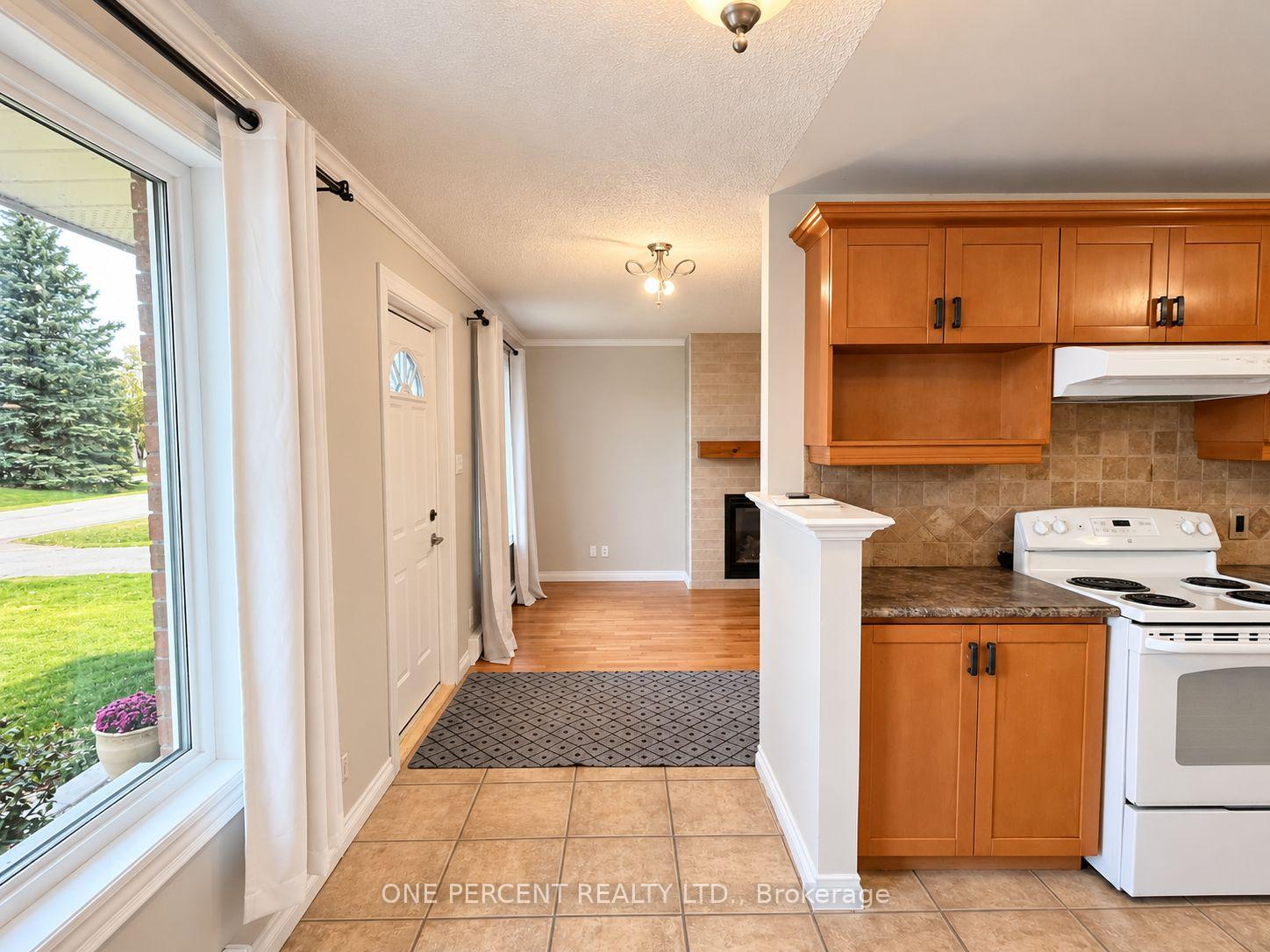 Photo 9 of 526 Highland Crescent, Brock, Beaverton — HOMEH
