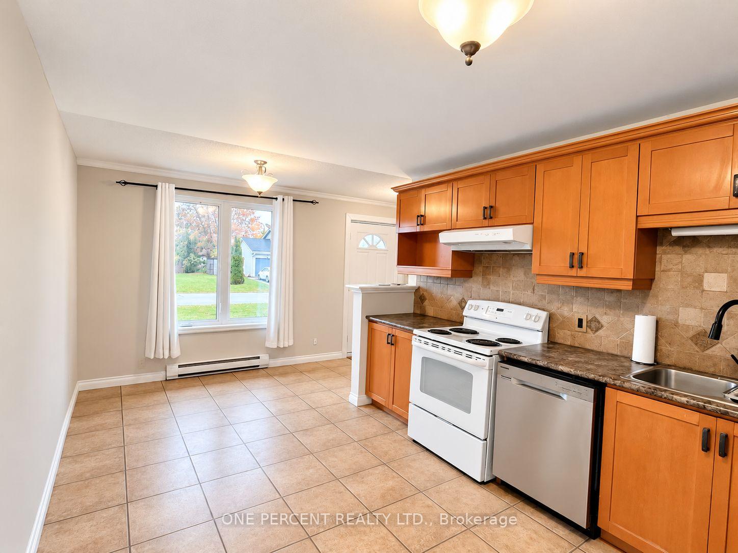 Photo 11 of 526 Highland Crescent, Brock, Beaverton — HOMEH